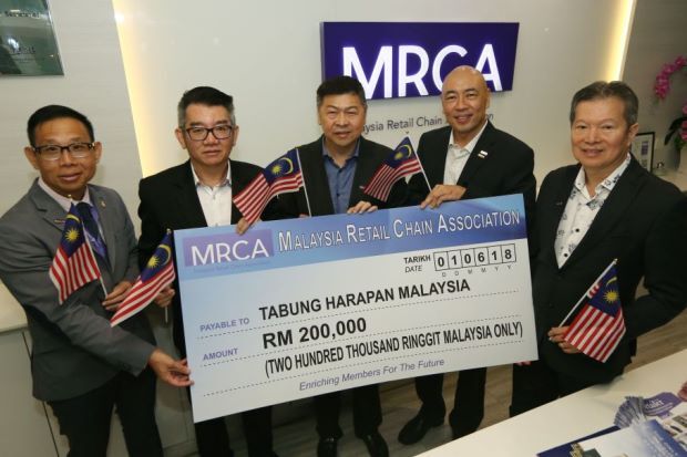 Người dân Malaysia quyên góp 2 triệu USD chỉ trong 24 giờ giúp chính phủ trả nợ