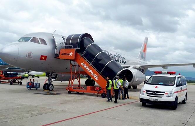 Máy bay đi Đà Lạt hạ cánh khẩn cấp ở Đà Nẵng để cứu hành khách sốc thuốc tiền đình