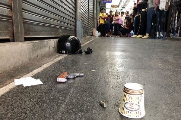 Bị từ chối làm lành, nam sinh dùng súng bắn bạn gái rồi tự sát