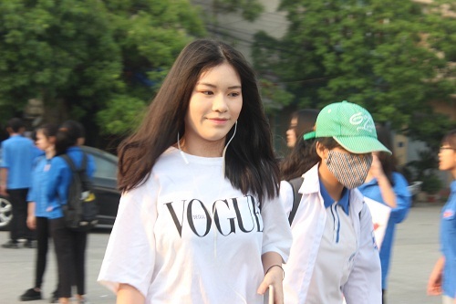 Sáng nay (8/6), thí sinh Hà Nội tiếp tục “cuộc đua” vào lớp 10 chuyên