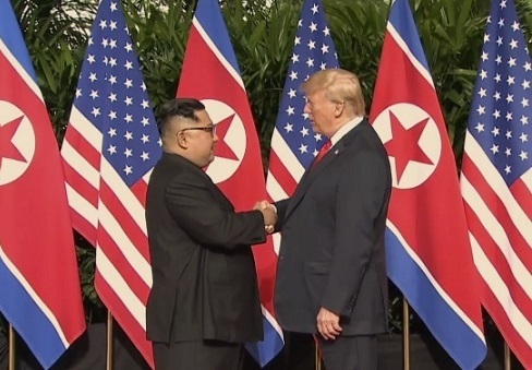 Tổng thống Donald Trump: Cố vấn kinh tế Nhà Trắng đau tim ngay trước họp thượng đỉnh