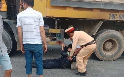 Chiến sĩ Cảnh sát PCCC bị xe tải tông trên đường đi chữa cháy về