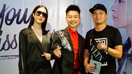 Diệp Lâm Anh “vác” bụng bầu đến chúc mừng Tùng Mini