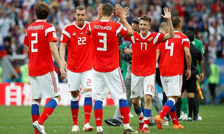 HLV tuyển Nga bất ngờ nhận được điện thoại chúc mừng của Tổng thống Putin