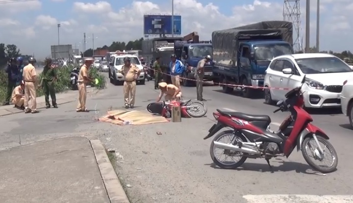 Mẹ tử vong, con trai 4 tuổi bị thương nặng sau cú va chạm với xe tải