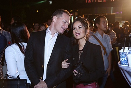 Diva Hồng Nhung bất ngờ tiết lộ hôn nhân tan vỡ với chồng Tây