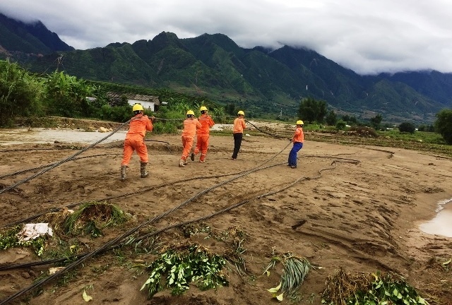 Dự tính đến ngày 30/6 sẽ cấp điện trở lại cho khu vực bị ảnh hưởng mưa lũ