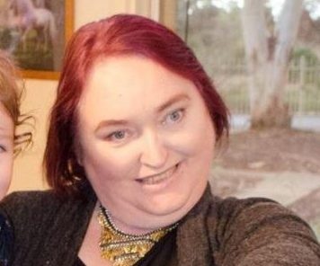 Bà ngoại mù mắt chỉ vì lỡ tay dùng mascara quá hạn 20 năm