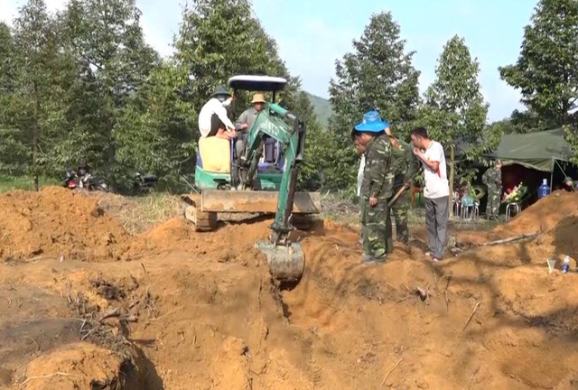 Đào đất trồng sầu riêng, phát hiện 9 bộ hài cốt liệt sĩ