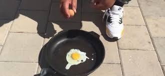 Video: Nắng nóng như đổ lửa khiến trứng cũng phải chín khi rán ngoài trời 