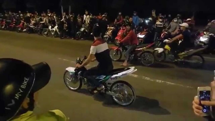 Khởi tố thiếu nữ 16 tuổi theo bạn trai đua xe dịp World Cup