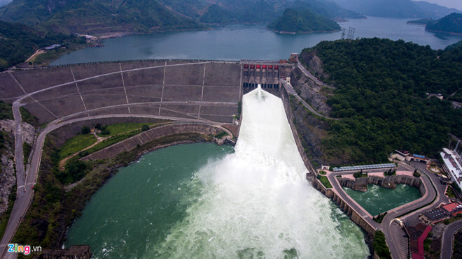 Thủy điện Hòa Bình mở thêm 1 cửa xả đáy