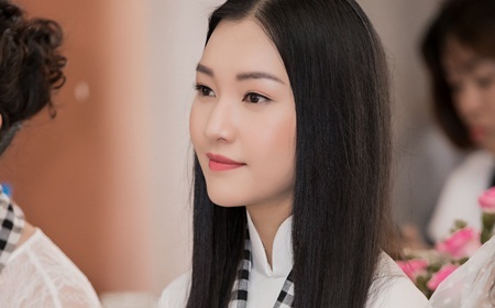 Ngẩn ngơ trước nhan sắc của “nàng thơ xứ Huế” Ngọc Trân