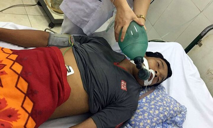 Tự lên rừng lấy rễ cây về ngâm rượu uống: Chủ nhà tử vong, khách nguy kịch