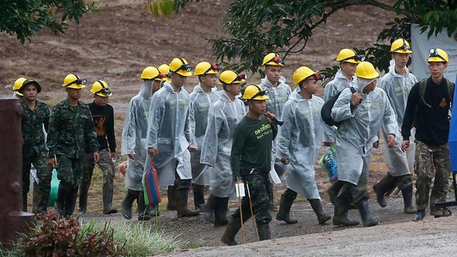 Chiến dịch cuối giải cứu đội bóng nhí Thái Lan: Toàn bộ 12 cầu thủ và huấn luyện viên đã ra khỏi hang an toàn