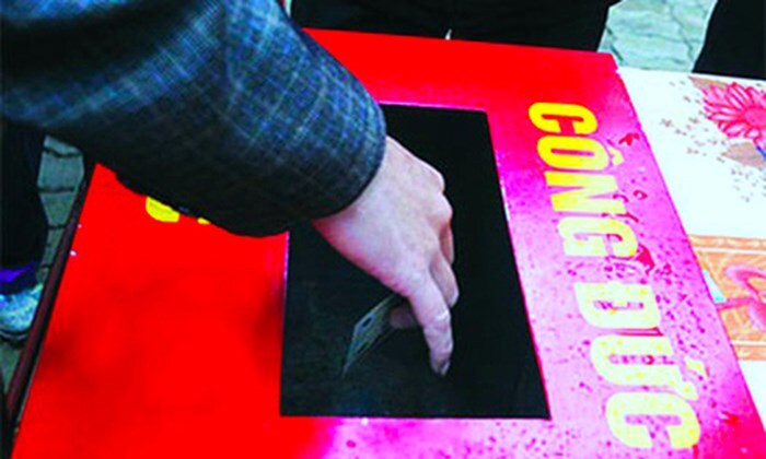 Bắt quả tang thầy cúng trộm tiền công đức