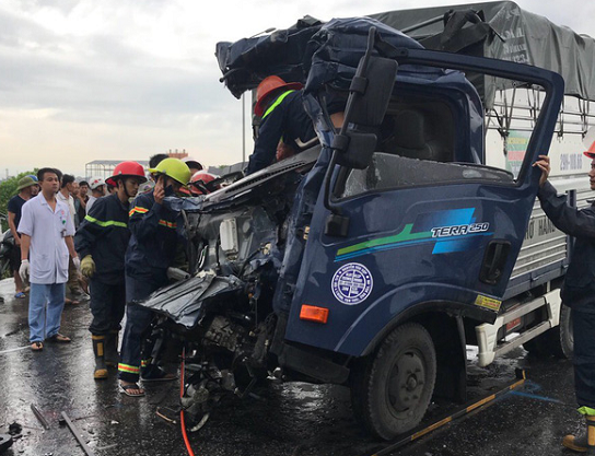 Tin tai nạn giao thông mới nhất ngày 12/7/2018: 3 xe đâm nhau nát đầu, 3 người thương vong