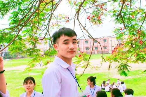 Nam sinh đạt 9,75 điểm Ngữ văn: Không chỉ đẹp trai, học giỏi mà còn viết chữ đẹp