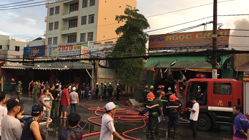 Kho vải tại TP.HCM chìm trong biển lửa sau trận bán kết World Cup