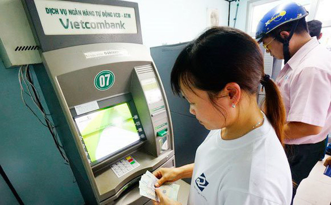 4 “ông lớn” ngân hàng bị yêu cầu báo cáo vụ đồng loạt tăng phí ATM