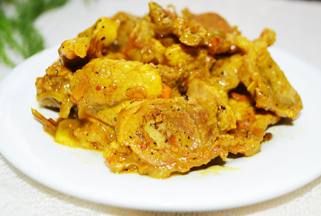 Cách làm thịt gà kho nghệ ngon không cưỡng nổi cho bữa trưa thứ Hai
