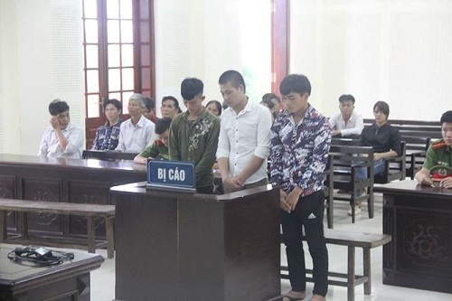 Xét xử vụ án nam thanh niên rủ bạn hiếp dâm người yêu giữa đường