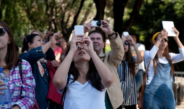 Nỗi khổ của người dân ở các điểm du lịch nổi tiếng: Quá tải, tệ nạn, ô nhiễm môi trường