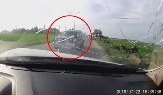 Video: Thót tim cảnh tài xế ôtô phóng nhanh gây tai nạn liên hoàn