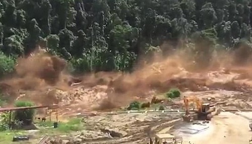 Video: Cận cảnh đập thủy điện Lào bị vỡ, hàng trăm người mất tích 
