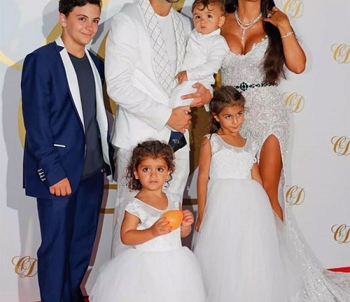 Dàn sao sân cỏ cùng bạn đời xuất hiện trong lễ cưới của Fabregas