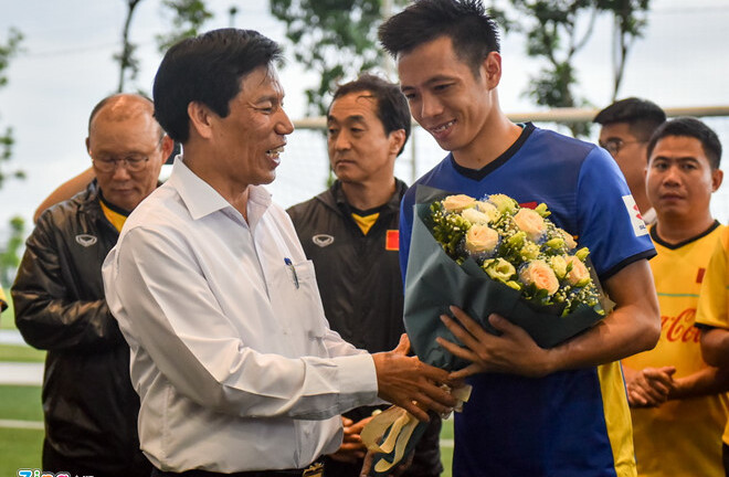 Ông Park tạm để Văn Quyết thay Xuân Trường làm đội trưởng U23 Việt Nam