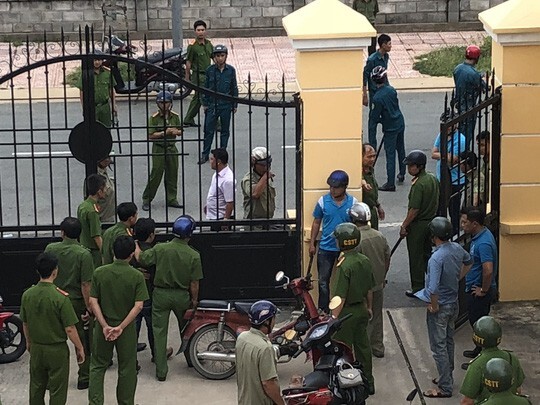 Vụ tấn công kiểm sát viên, phóng viên tại tòa: Tạm giữ 2 anh em ruột