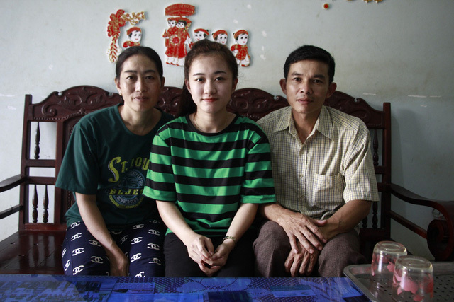 Nữ sinh bị cưa chân đậu ĐH Luật TP.HCM: Cha vẫn đồng hành cùng con đến trường