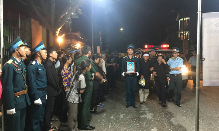Tin tức thời sự 24h mới nhất ngày 29/7/2018: Đưa di cốt Đại tá phi công hi sinh về với đất mẹ