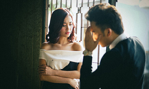 Choáng ngợp khi nhận được “ảnh nóng” của vợ từ tay thám tử