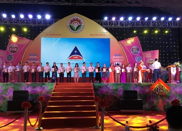 Ong Tam Đảo năm thứ 3 liên tiếp nhận giải thưởng sản phẩm công nghiệp nông thôn tiêu biểu