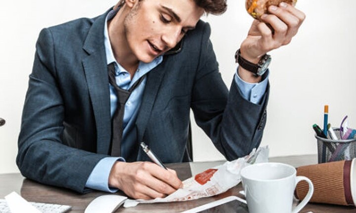 Bị táo bón mãi không khỏi bởi những thói quen tưởng chừng vô hại này