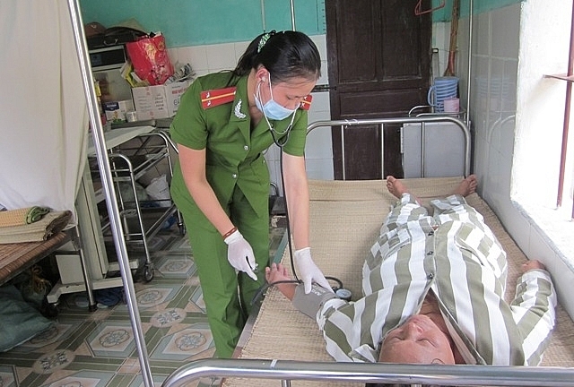 Người đàn ông trả giá bằng ngày tháng cô đơn trong trại giam