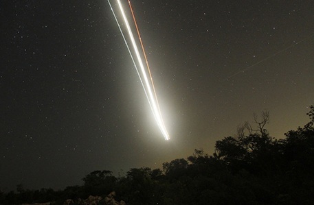 Thiên thạch phát nổ với sức công phá của một bom hạt nhân cỡ nhỏ gần căn cứ không quân Mỹ