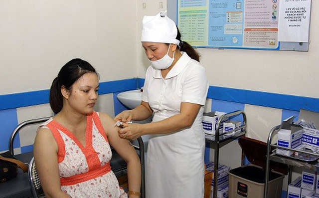 Tin tức đời sống mới nhất ngày 7/8/2018: Bố dùng dao lam cắt rốn khiến con bị uốn ván sơ sinh