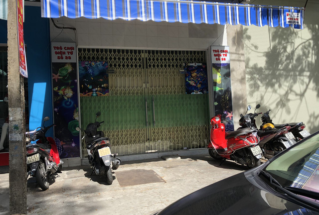 Phát hiện nhân viên tiệm game chết trong tư thế treo cổ trong nhà vệ sinh