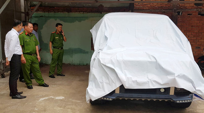 Siêu xe Mercedes-Benz G55 gắn biển đỏ giả ở Cần Thơ 