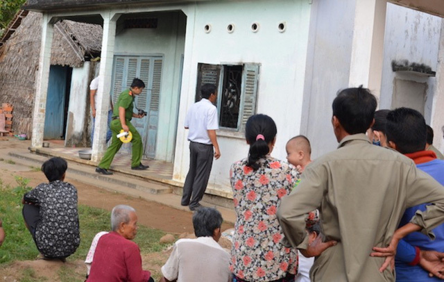 Bị phóng hỏa khi đang thắp nhang, người phụ nữ nhảy xuống sông để dập lửa