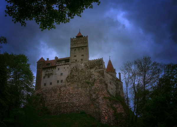 Khám phá lâu đài có thật của bá tước Dracula: Viên ngọc huyền bí tại Rumani