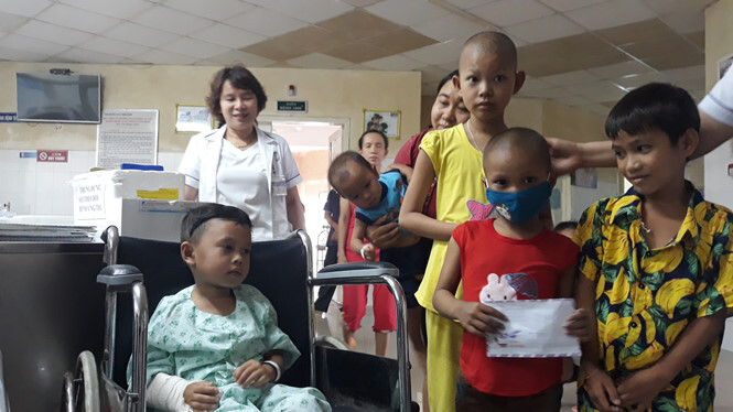 2 cháu bé sống sót trong vụ tai nạn 13 người chết được hỗ trợ gần 5 tỷ đồng