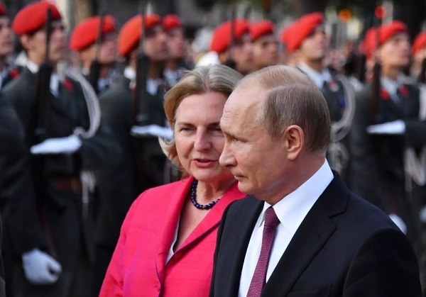 Tổng thống Putin dự đám cưới Ngoại trưởng Áo gây xôn xao