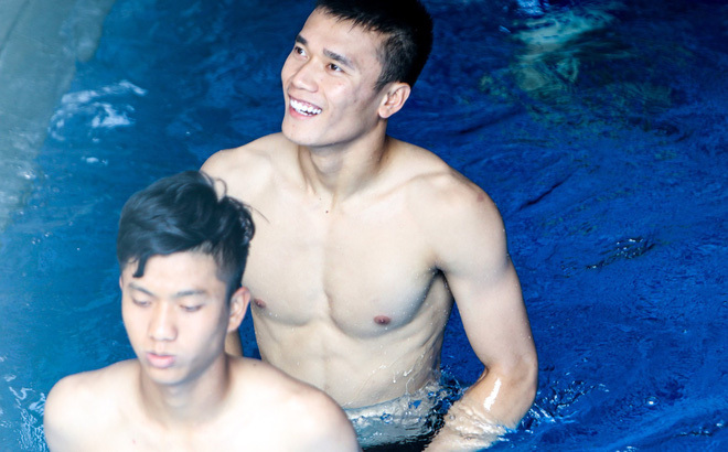 Bộ ảnh dàn sao U23 Việt Nam khoe body như siêu mẫu