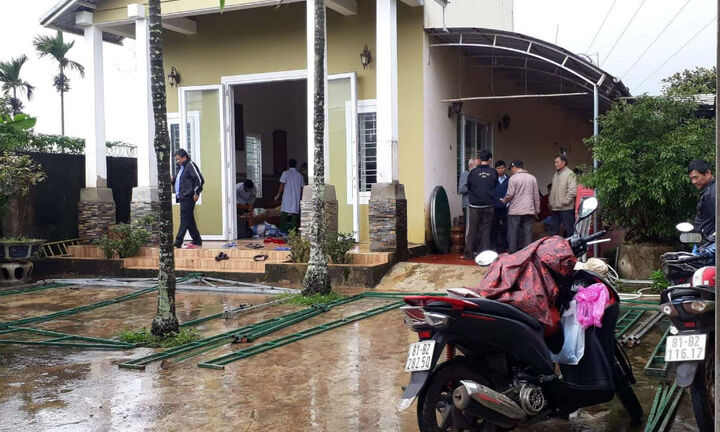 Tin tức thời sự 24h mới nhất ngày 21/8/2018: Chặn chồng nhân tình để nói chuyện, bị xe tông chết