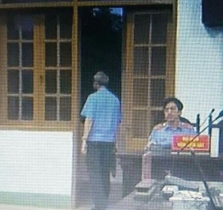 Lạ lùng chuyện đang xét xử, kiểm sát viên đùng đùng xách cặp bỏ về?!