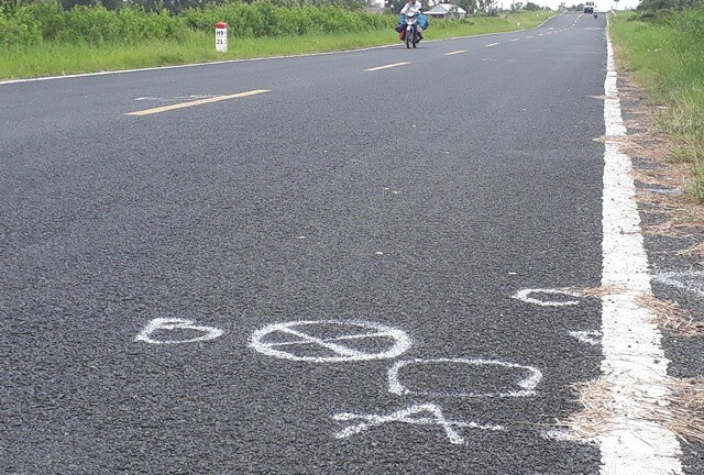 Hai xe máy va chạm, bé 6 tuổi bị thương nặng